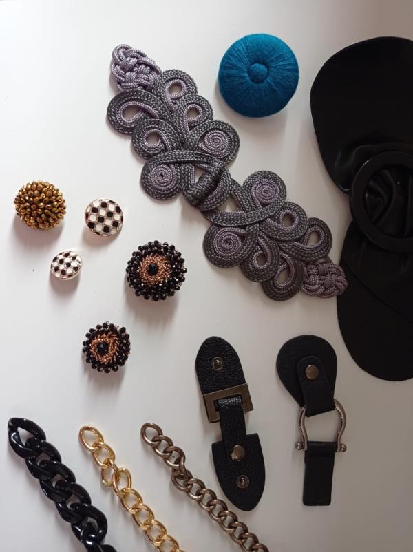 Buttons and knots